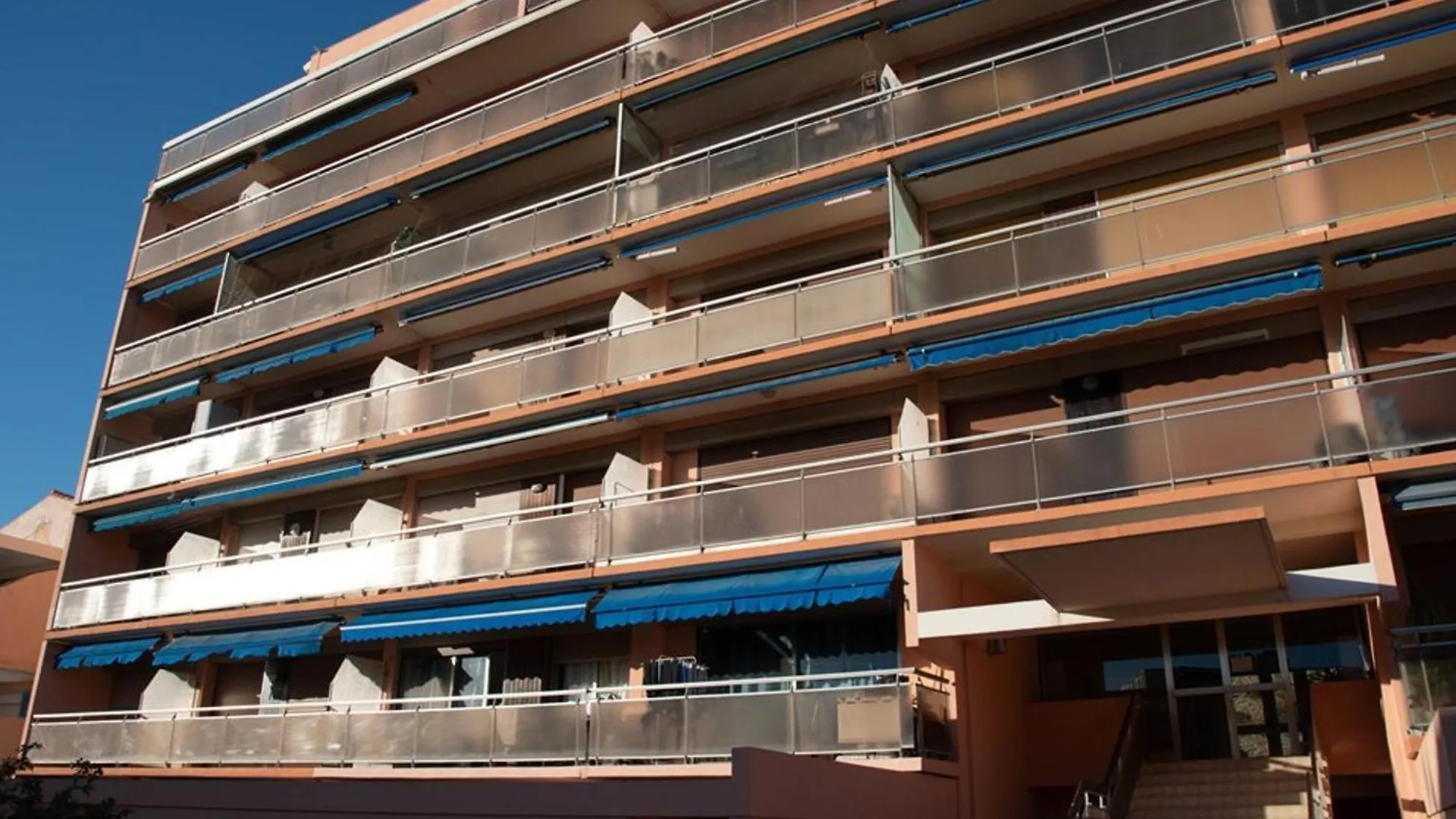 Studio Avec Terrasse, Centre Ville, Climatisation, Parking - Fr-1-803-86 Le Lavandou Franciaország
