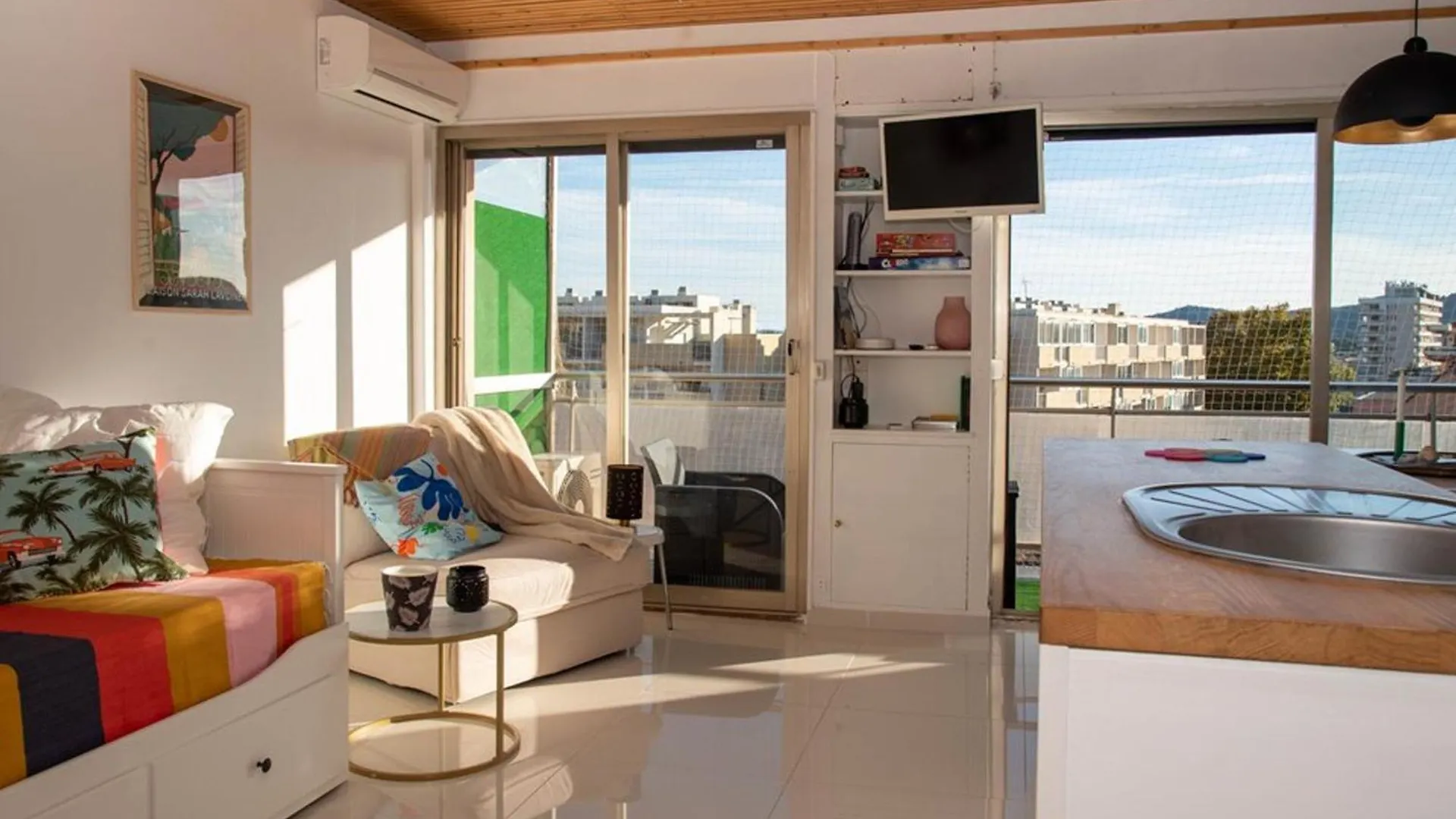Apartman Studio Avec Terrasse, Centre Ville, Climatisation, Parking - Fr-1-803-86 Le Lavandou